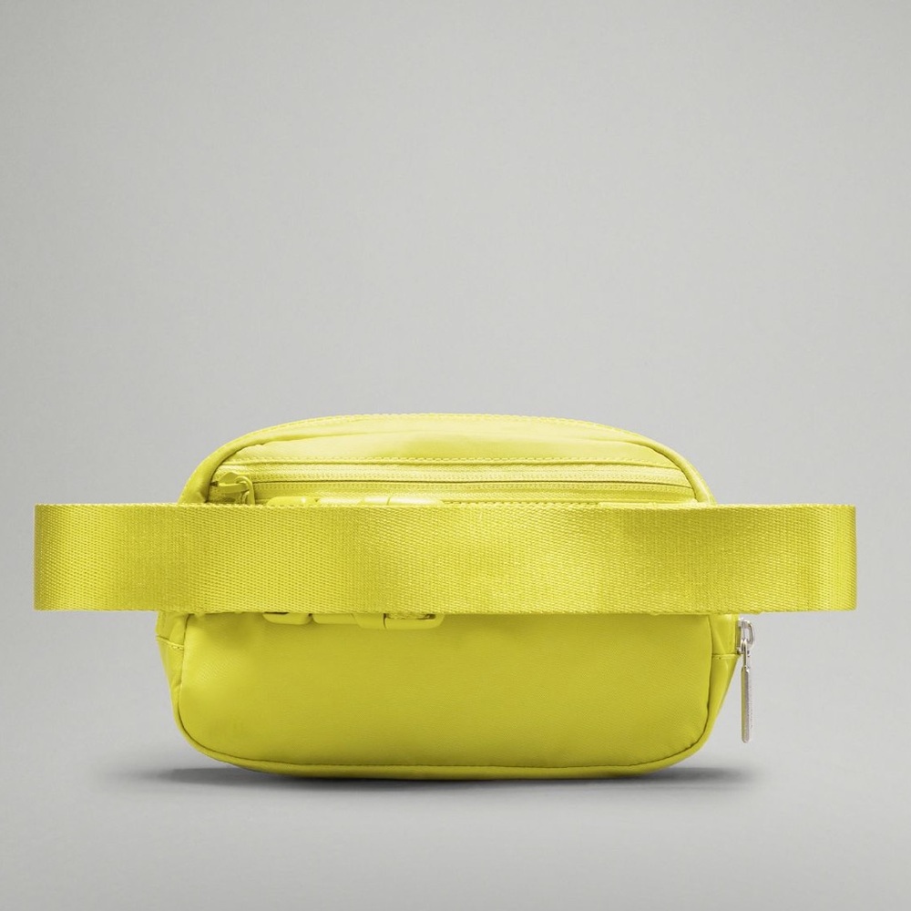 277. Lululemon Everywhere Belt Bag 1L serpentine yellow - Picture 2 of 2
